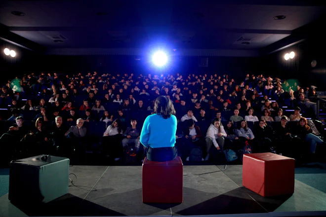 studenti al cinema in occasione dell'evento unisona sostenuto da Fondazione Conad